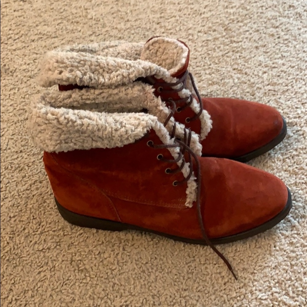 Vintage Shearling Boots from Hush Puppies